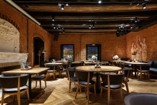 Фото интерьера банкетного зала ресторана в современном стиле