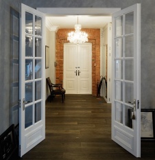 Фото интерьера входной зоны двухэтажной квартиры в стиле фьюжн