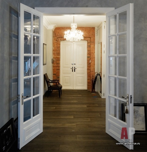 Фото интерьера входной зоны двухэтажной квартиры в стиле фьюжн