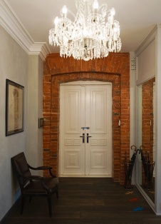 Фото интерьера входной зоны двухэтажной квартиры в стиле фьюжн