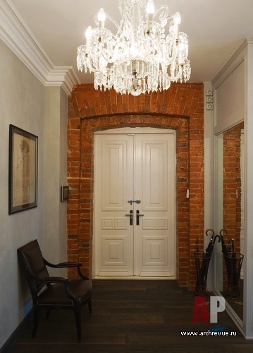 Фото интерьера входной зоны двухэтажной квартиры в стиле фьюжн