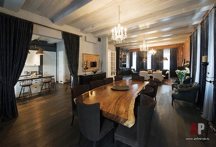 Фото интерьера столовой двухэтажной квартиры в стиле фьюжн