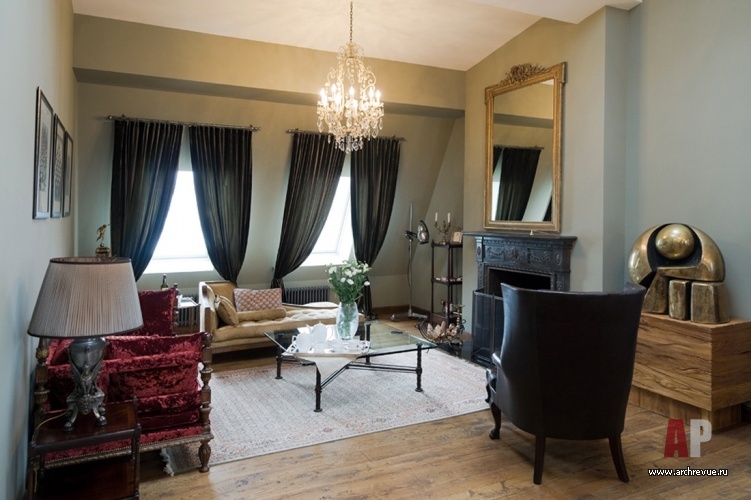 Фото интерьера гостиной двухэтажной квартиры в стиле фьюжн