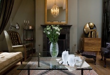 Фото интерьера каминной двухэтажной квартиры в стиле фьюжн