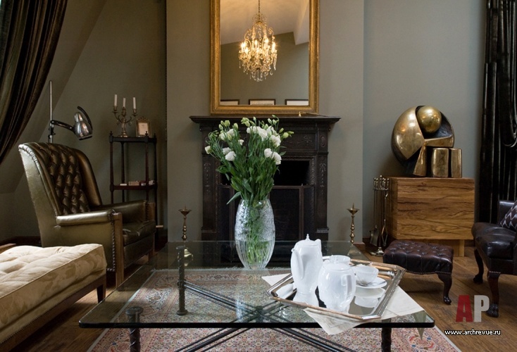 Фото интерьера каминной двухэтажной квартиры в стиле фьюжн