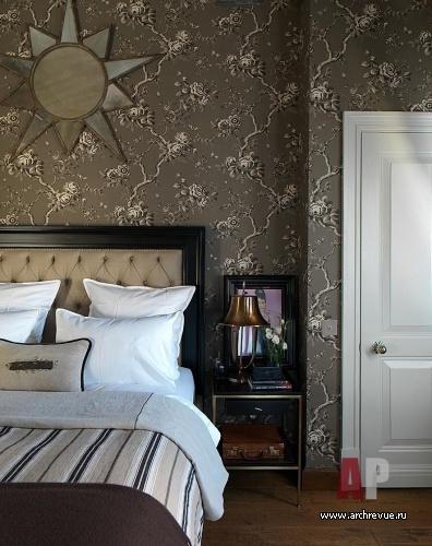 Фото интерьера гостевой двухэтажной квартиры в стиле фьюжн