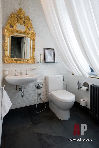 Фото интерьера санузла двухэтажной квартиры в стиле фьюжн