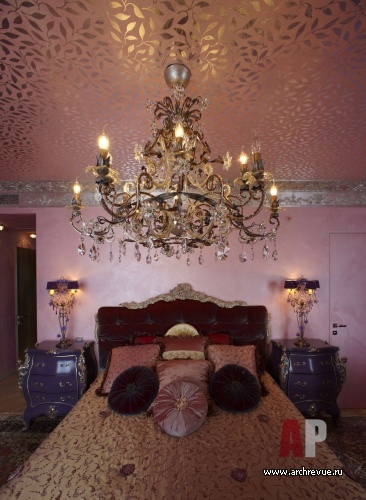 Фото интерьера спальни квартиры в стиле гламур
