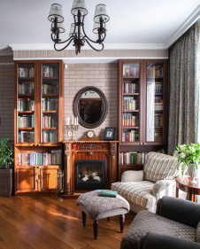 Фото интерьера каминной таунхауса в стиле неоклассика