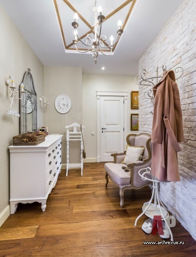 Фото интерьера входной зоны квартиры в средиземноморском стиле