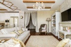 Фото интерьера гостиной квартиры в стиле шале