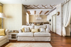 Фото интерьера гостиной квартиры в стиле шале