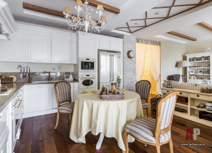 Фото интерьера столовой квартиры в средиземноморском стиле