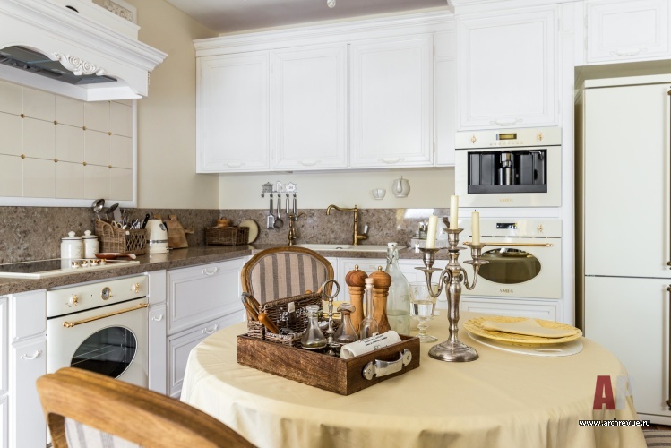 Фото интерьера кухни квартиры в средиземноморском стиле