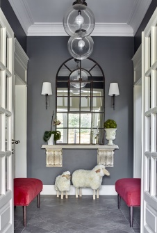 Фото интерьера входной зоны дома в стиле фьюжн