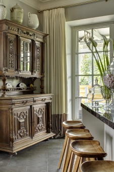 Фото интерьера кухни дома в стиле фьюжн