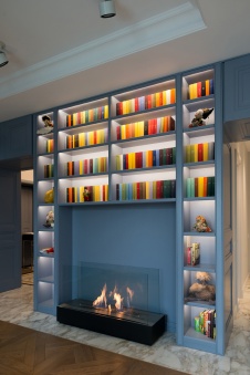 Фото интерьера каминной квартиры в стиле фьюжн