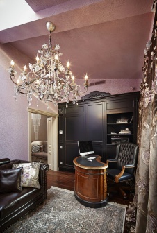 Фото интерьера кабинета таунхауса в стиле неоклассика