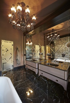 Фото интерьера санузла таунхауса в стиле неоклассика