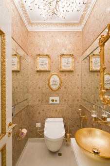 Фото интерьера санузла квартиры в дворцовом стиле