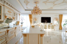 Фото интерьера кухни квартиры в дворцовом стиле