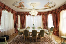 Фото интерьера гостиной резиденции в дворцовом стиле