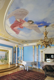Фото интерьера гостиной резиденции в дворцовом стиле