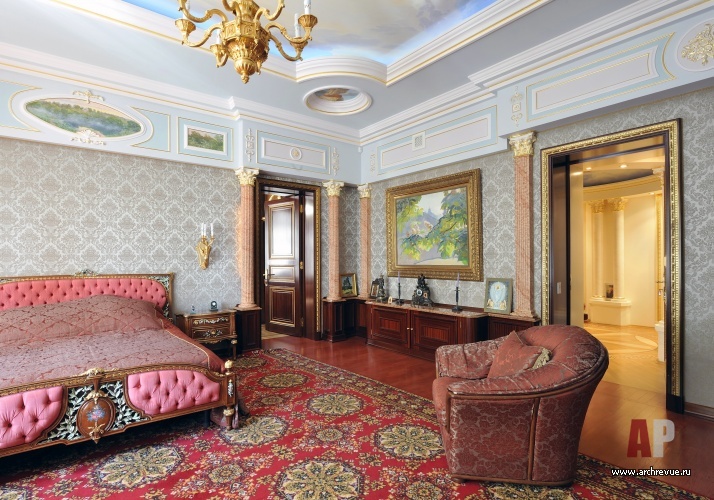 Фото интерьера гостевой резиденции в дворцовом стиле