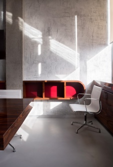 Фото интерьера переговорной офиса в стиле минимализм