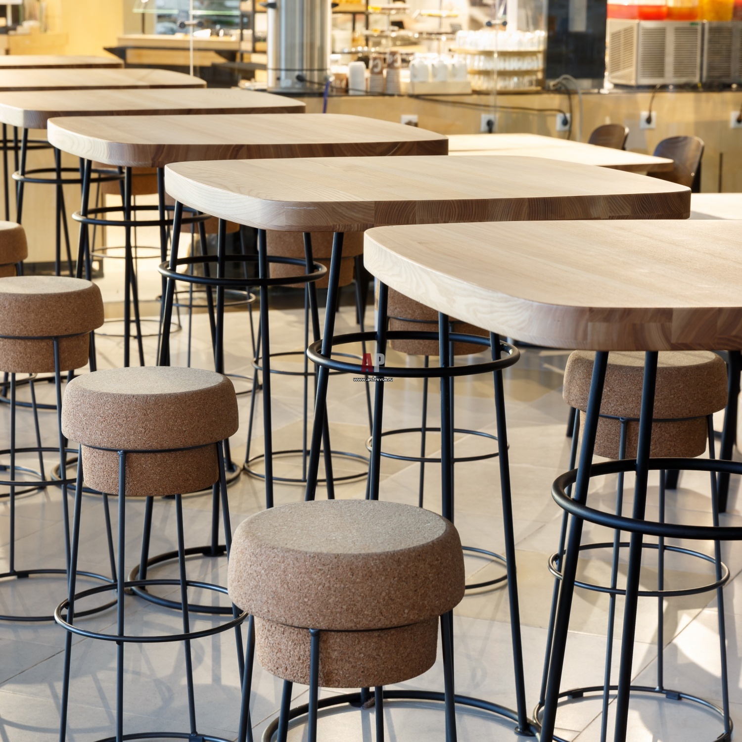 Круглые столы в кафе