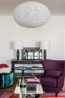 Фото интерьера гостиной квартиры в стиле неоклассика