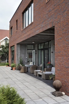 Фото фасада дома в стиле неоклассика