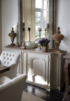 Фото интерьера гостиной дома в стиле неоклассика