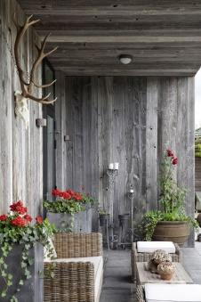 Фото веранды дома в стиле неоклассика