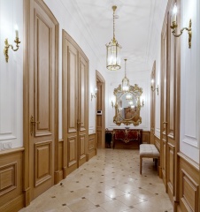 Фото интерьера входной зоны квартиры в стиле неоклассика