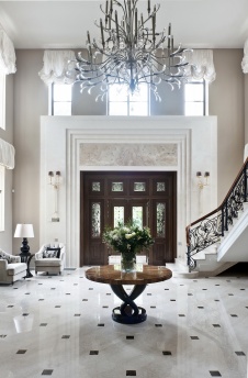 Фото интерьера входной зоны дома в американском стиле