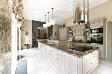 Фото интерьера кухни дома в американском стиле