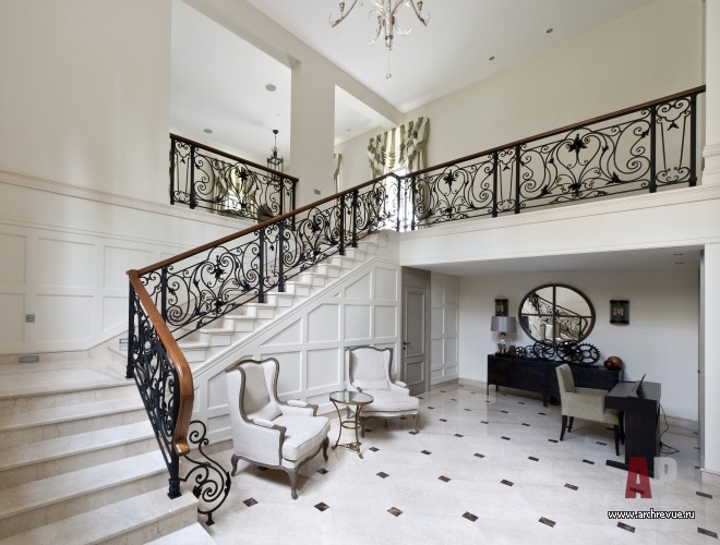 Фото интерьера лестницы дома в американском стиле