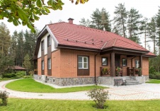 Фото фасада дома в стиле шале