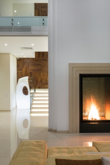 Фото интерьера лестницы дома в современном стиле