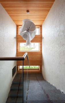 Фото интерьера лестницы дома в современном стиле