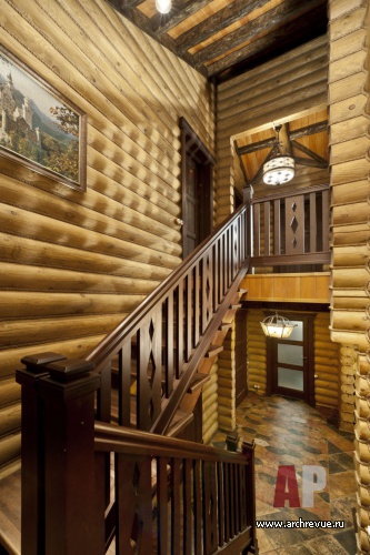 Фото интерьера лестницы небольшого дома в стиле шале Фото интерьера лестничного холла небольшого дома в стиле шале