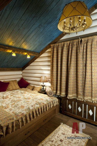 Фото интерьера спальни небольшого дома в стиле шале