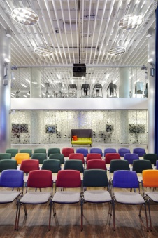 Фото интерьера конференц-зала офиса в современном стиле