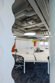 Фото интерьера рабочей зоны офиса в современном стиле