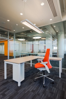 Фото интерьера рабочей зоны офиса в современном стиле