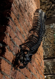 Фото интерьера зала бара-ресторана в стиле китч