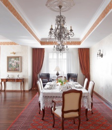 Фото интерьера столовой многоуровневой квартиры, пентхауса в восточном стиле
