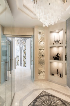 Фото интерьера входной зоны квартиры в стиле современная классика