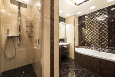 Фото интерьера ванной квартиры в стиле современная классика